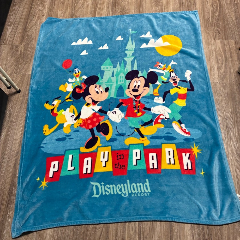 Disneyland Throw Blanket Play in the Park Mickey Minnie 50x60